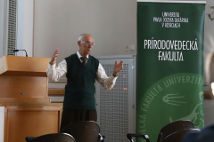 Prof. Slabeycius pri invenčnej prednáške „Vodík. Budúcnosť, alebo slepá ulička?“